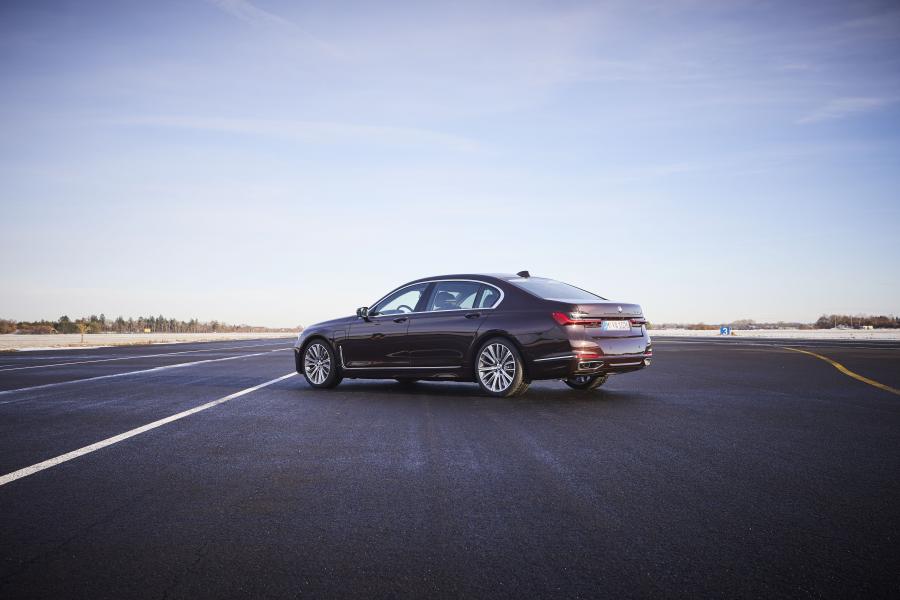  BMW 745Le (G12) 2019 года  (WW) (фото 14 из 47)